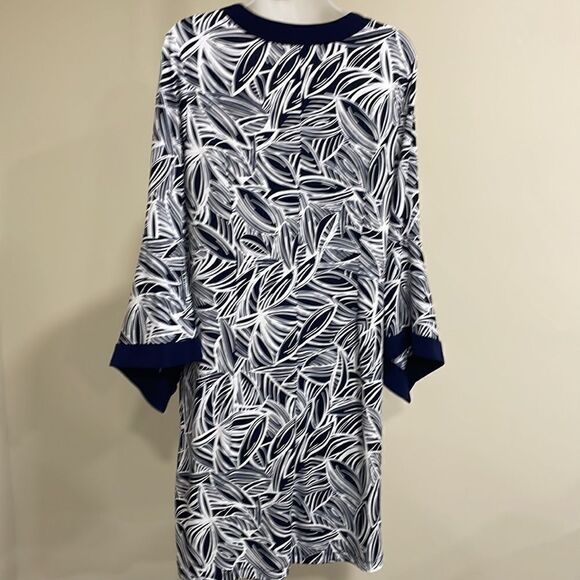 NWOT Perceptions Woman Navy and White Dress. Size 10 M medium - Picture 5 of 8